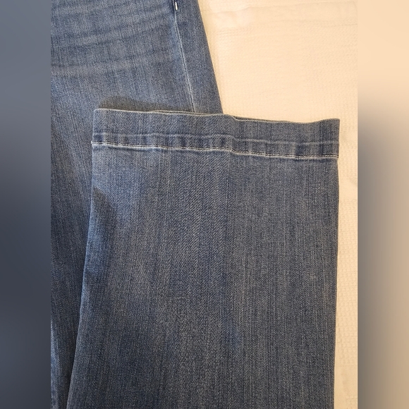 7 For All Mankind Light Blue Flare Jeans - Picture 6 of 9